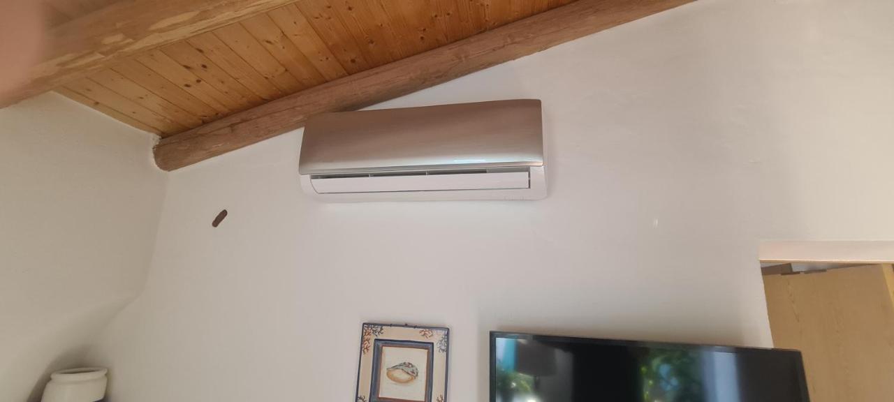 Beautiful House In Stunning Nature, 22 Minutes From Beaches, 5 Minutes To Lake, Air Condition Cool And Heat, And Very Fast Internet In All Rooms, Dishwasher, Washing Machine And Induction Cooking 西尔韦斯 外观 照片