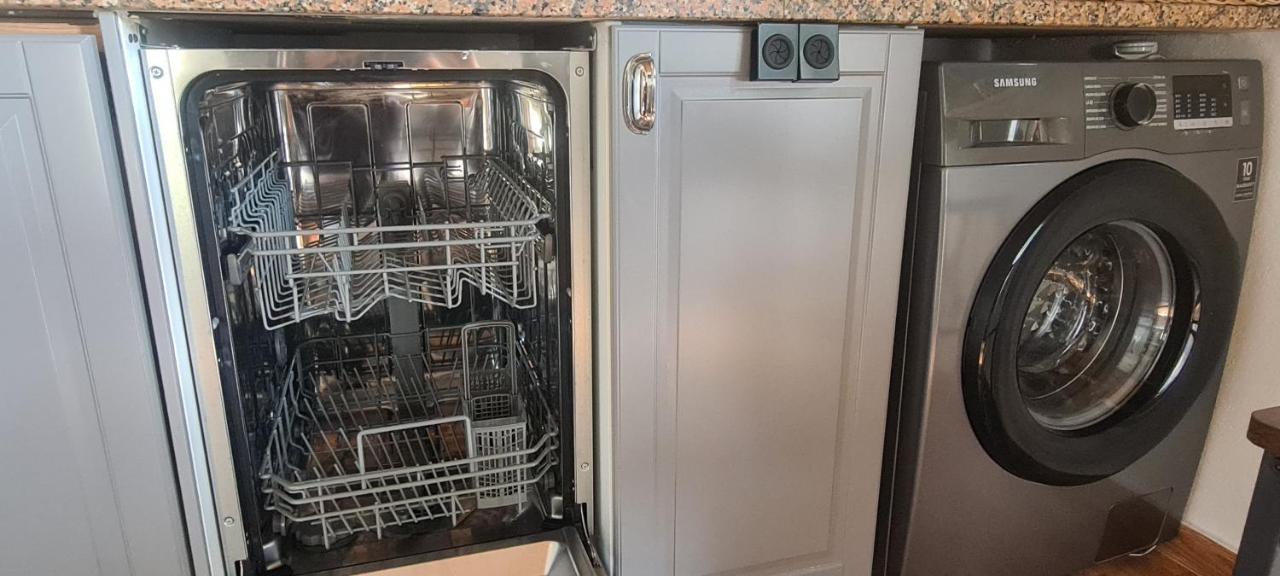Beautiful House In Stunning Nature, 22 Minutes From Beaches, 5 Minutes To Lake, Air Condition Cool And Heat, And Very Fast Internet In All Rooms, Dishwasher, Washing Machine And Induction Cooking 西尔韦斯 外观 照片
